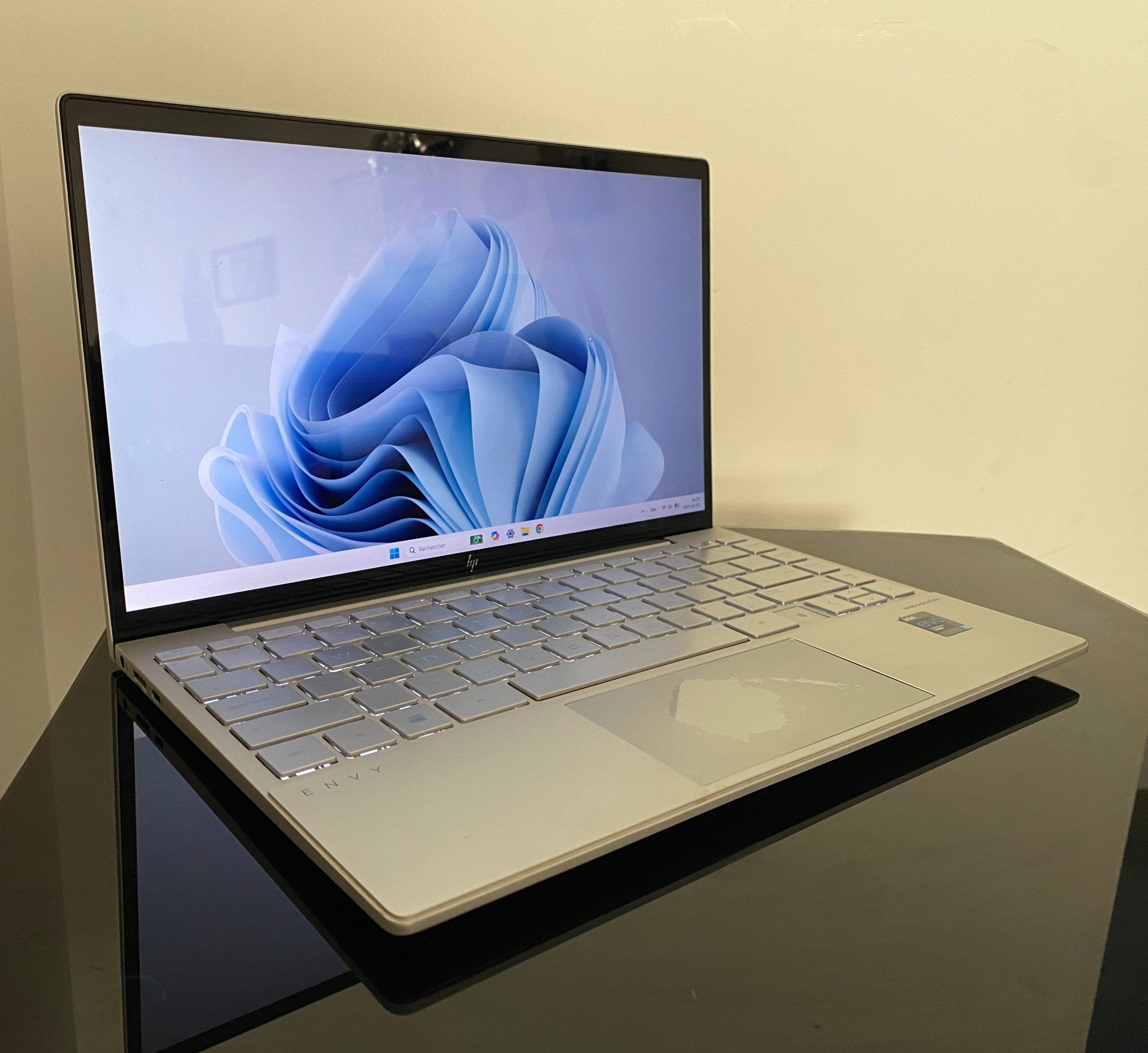 💻 HP Envy — Potencia y Elegancia en Formato Compacto - Dyna TroxDyna Trox